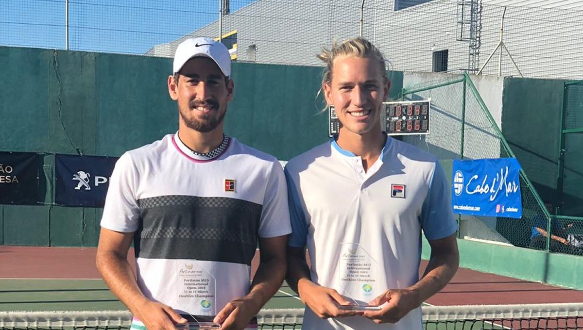 Orlando Luz e Rafael Matos são campeões de duplas no Future de Portimao, em Portugal